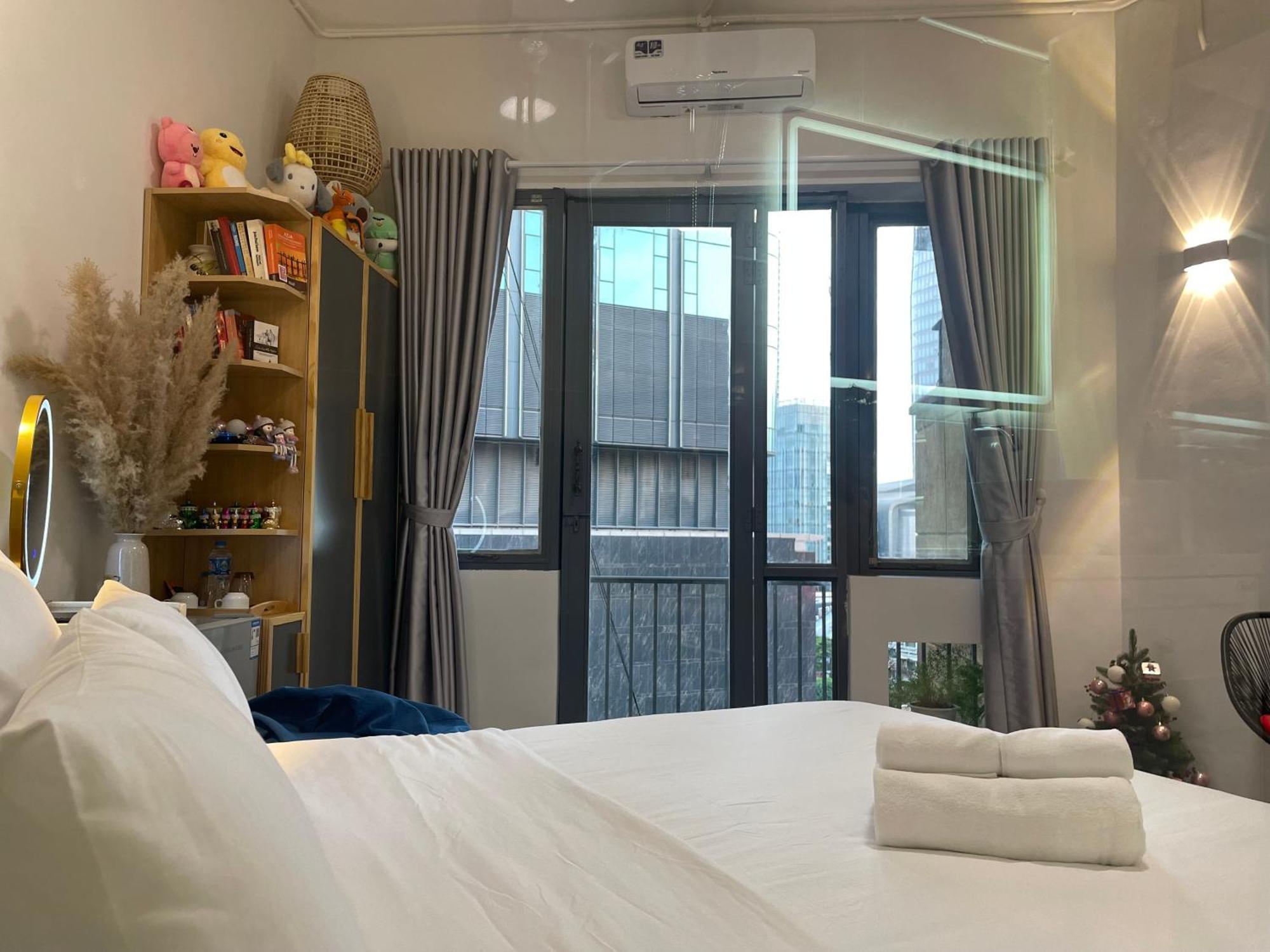 6Even Hotel - Have A Staycation In The Cafe Apartments Building ホーチミン市 エクステリア 写真