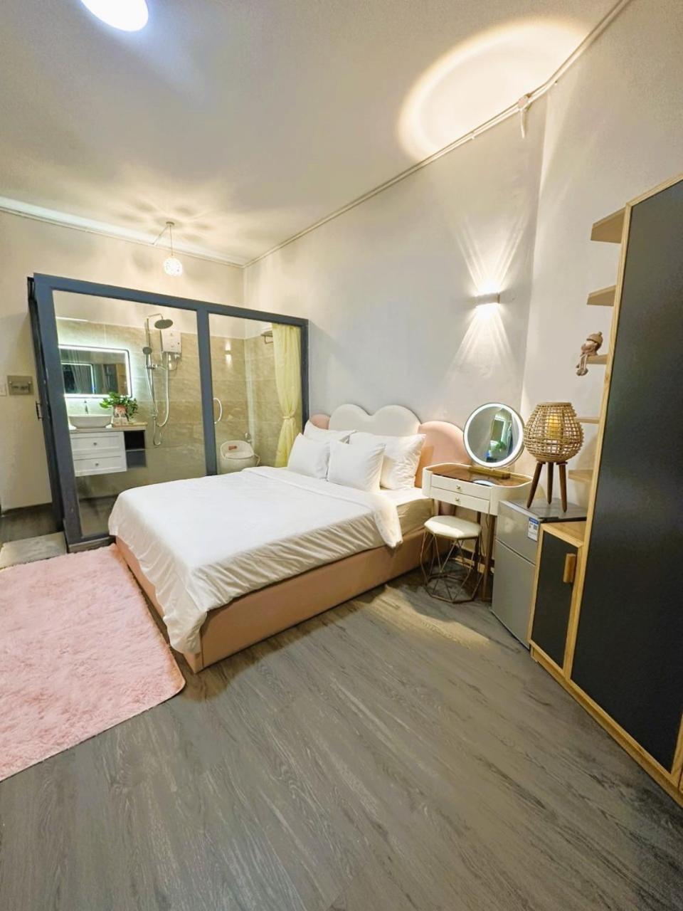 6Even Hotel - Have A Staycation In The Cafe Apartments Building ホーチミン市 エクステリア 写真