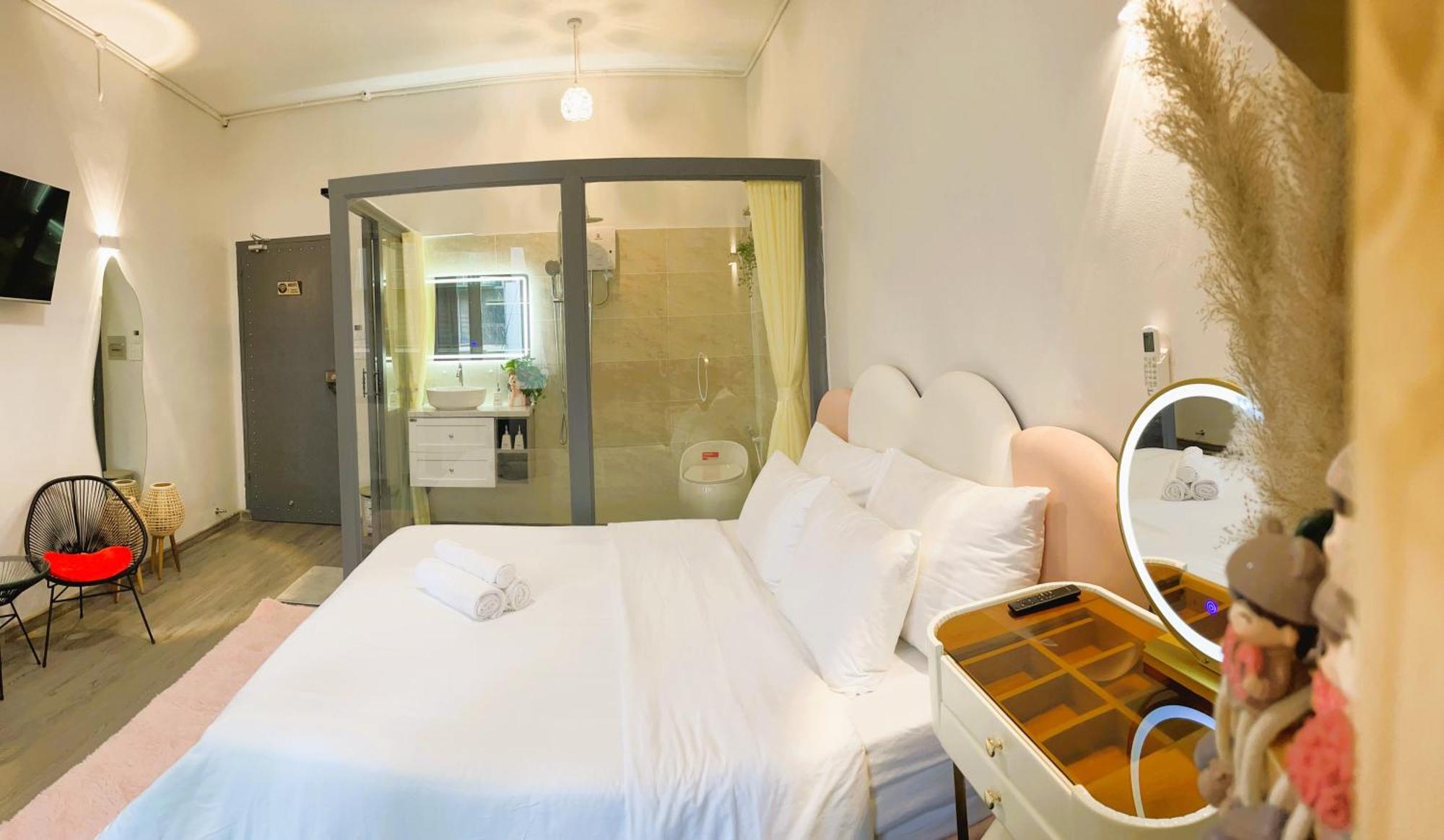 6Even Hotel - Have A Staycation In The Cafe Apartments Building ホーチミン市 エクステリア 写真