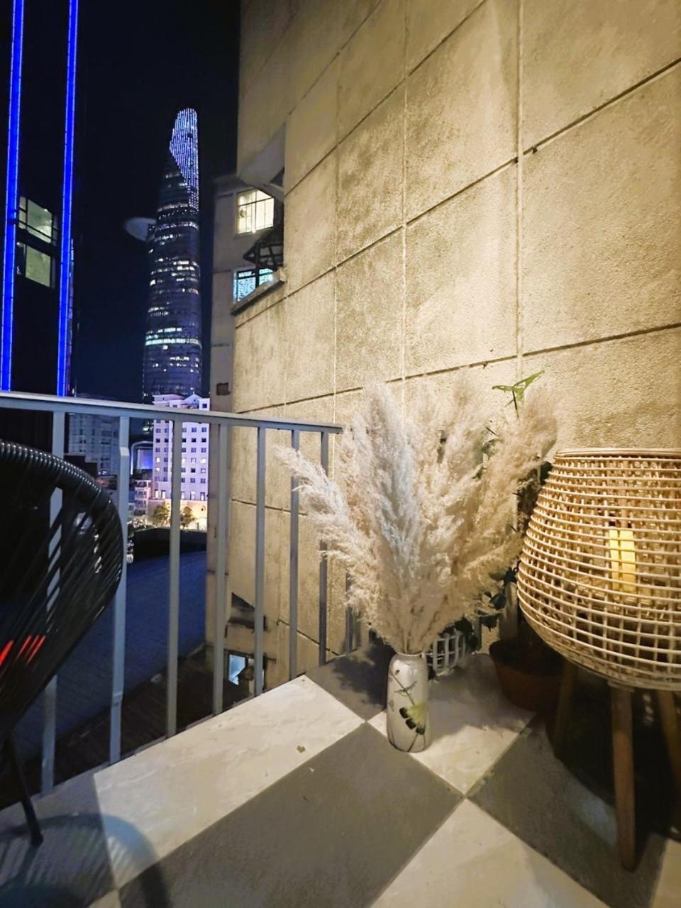 6Even Hotel - Have A Staycation In The Cafe Apartments Building ホーチミン市 エクステリア 写真