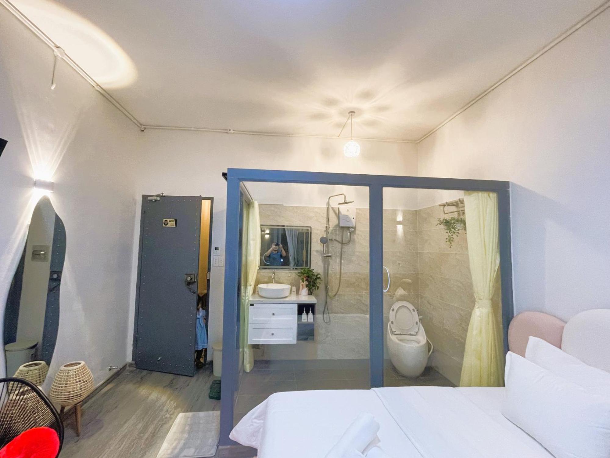 6Even Hotel - Have A Staycation In The Cafe Apartments Building ホーチミン市 エクステリア 写真
