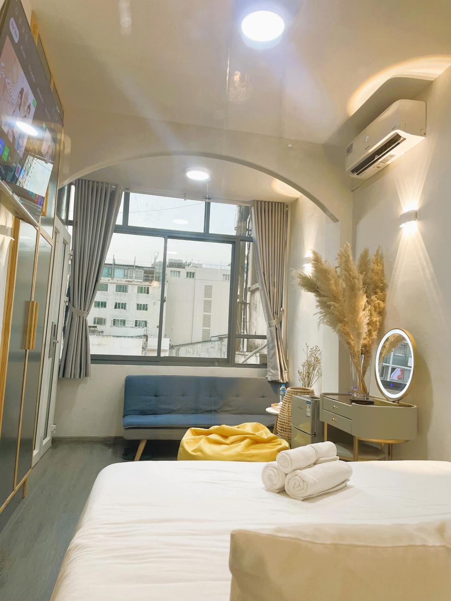 6Even Hotel - Have A Staycation In The Cafe Apartments Building ホーチミン市 エクステリア 写真