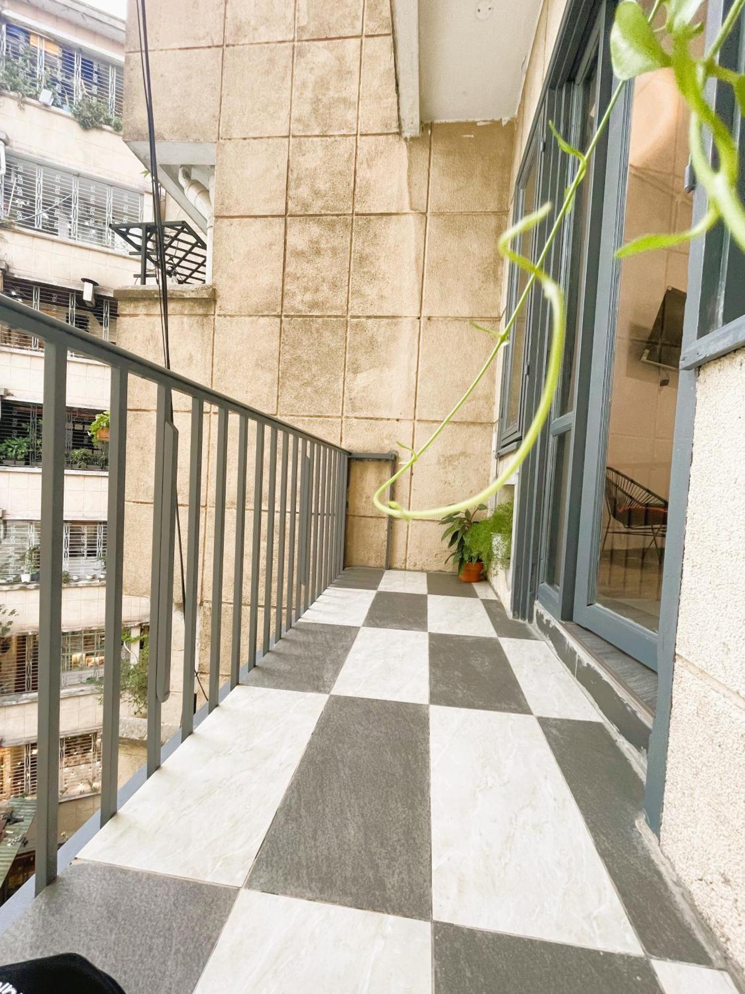 6Even Hotel - Have A Staycation In The Cafe Apartments Building ホーチミン市 エクステリア 写真