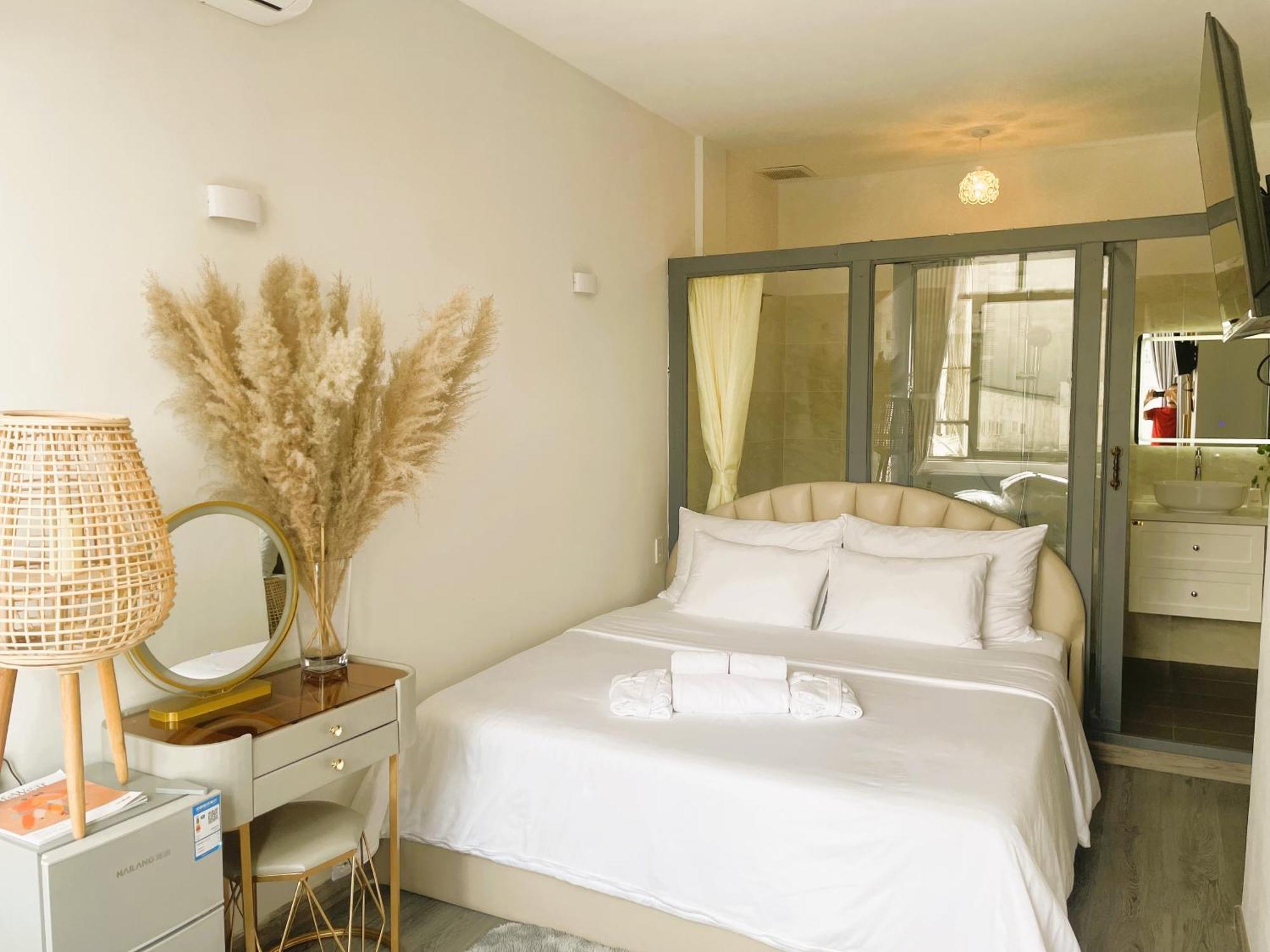 6Even Hotel - Have A Staycation In The Cafe Apartments Building ホーチミン市 エクステリア 写真