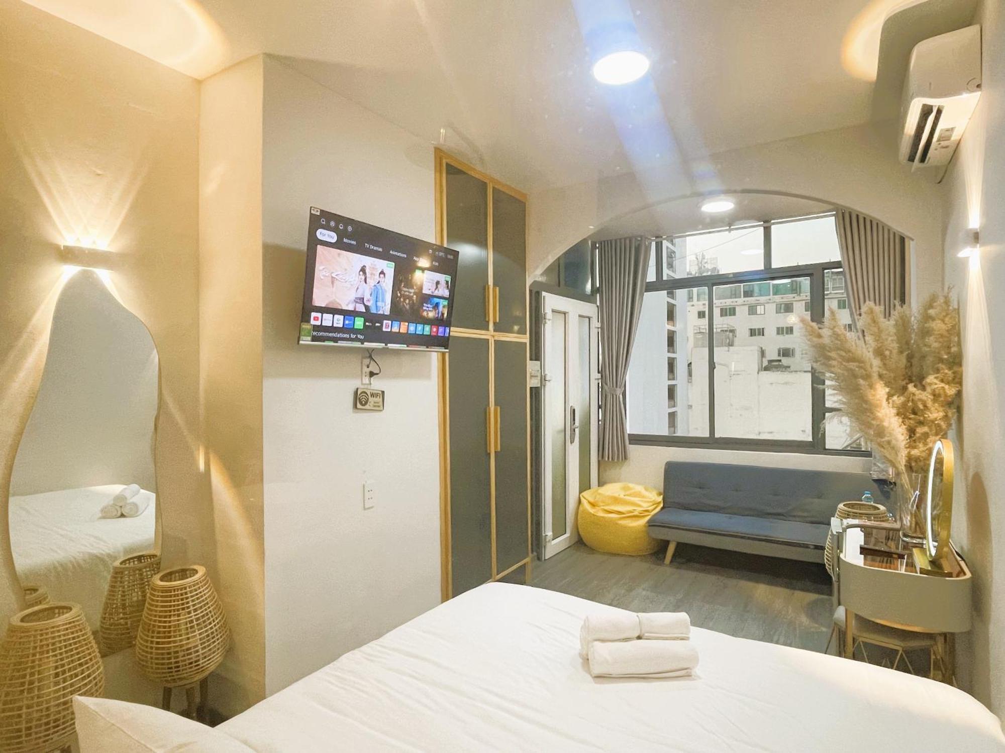 6Even Hotel - Have A Staycation In The Cafe Apartments Building ホーチミン市 エクステリア 写真