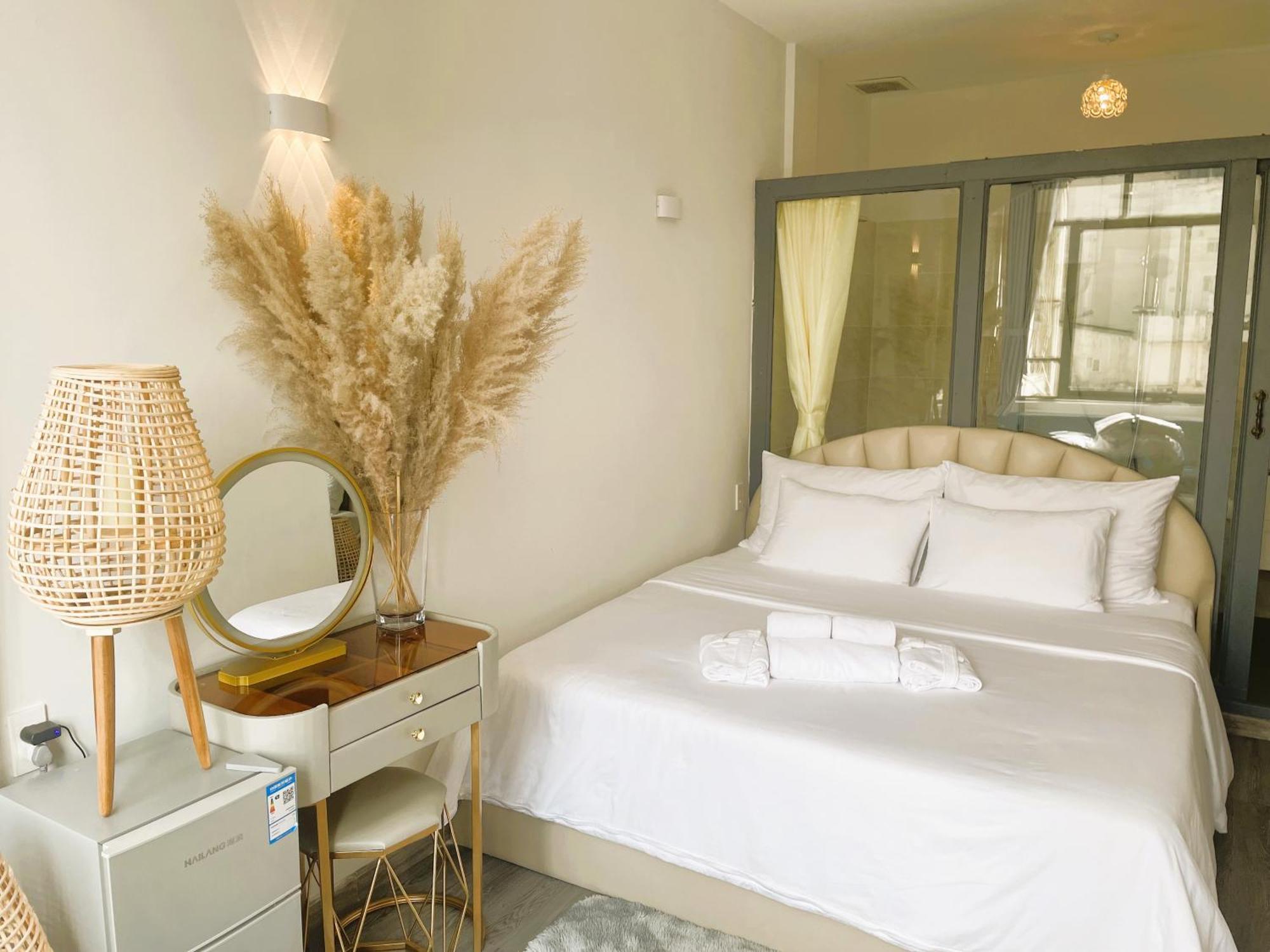 6Even Hotel - Have A Staycation In The Cafe Apartments Building ホーチミン市 エクステリア 写真