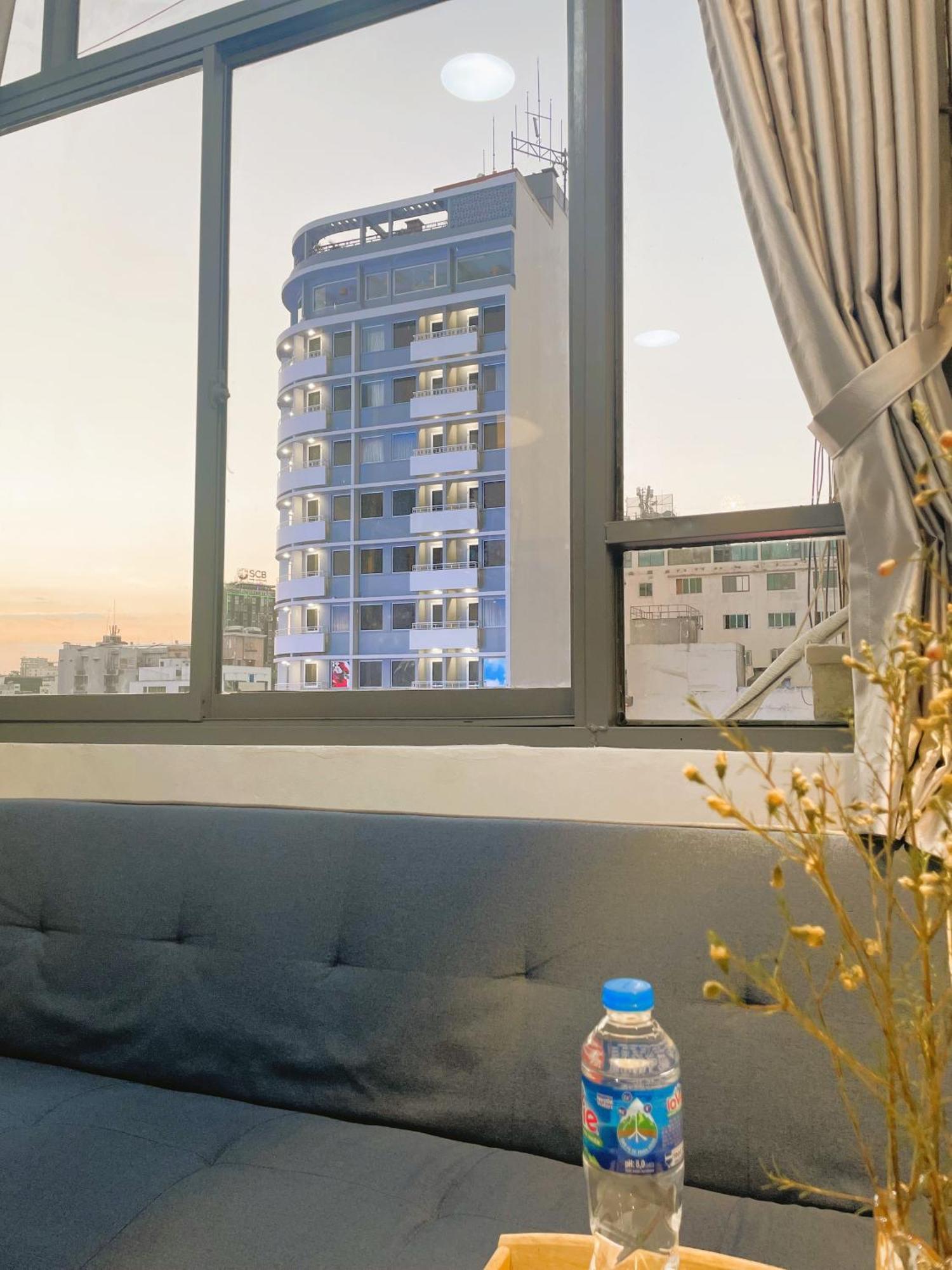 6Even Hotel - Have A Staycation In The Cafe Apartments Building ホーチミン市 エクステリア 写真
