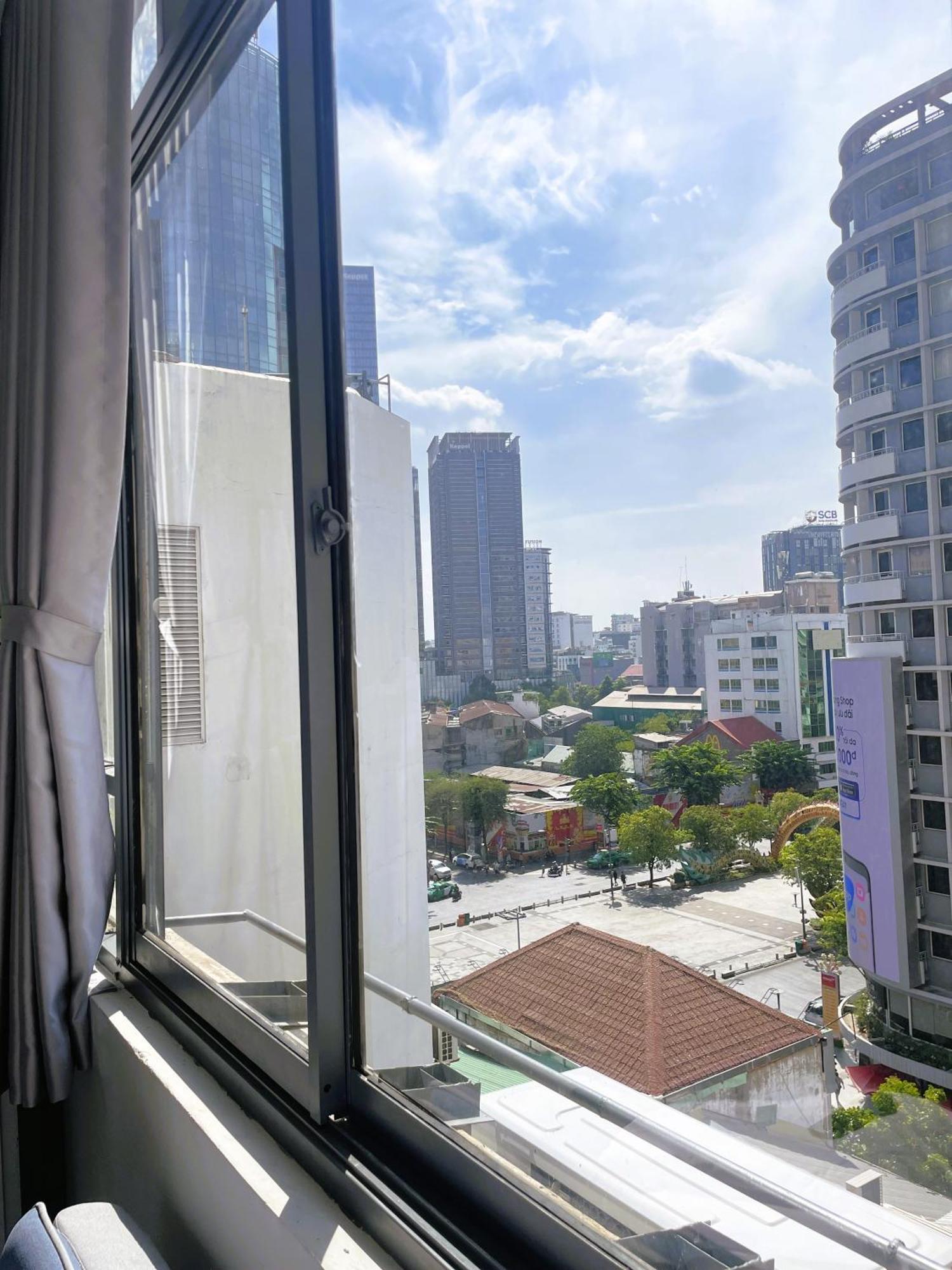 6Even Hotel - Have A Staycation In The Cafe Apartments Building ホーチミン市 エクステリア 写真