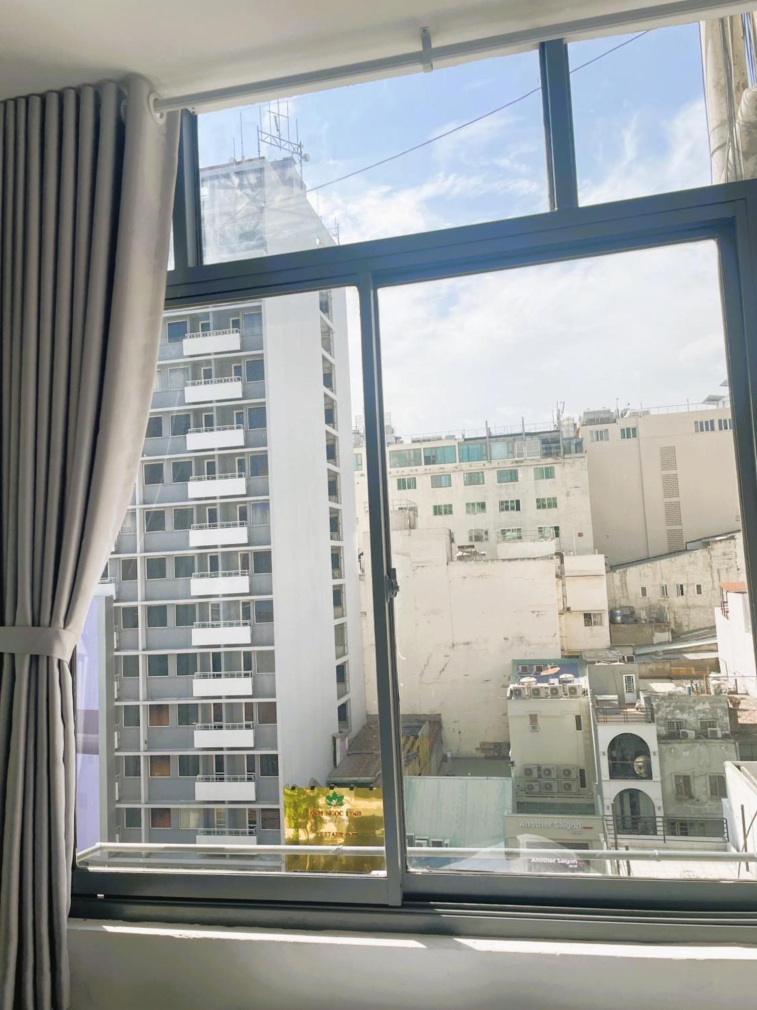 6Even Hotel - Have A Staycation In The Cafe Apartments Building ホーチミン市 エクステリア 写真