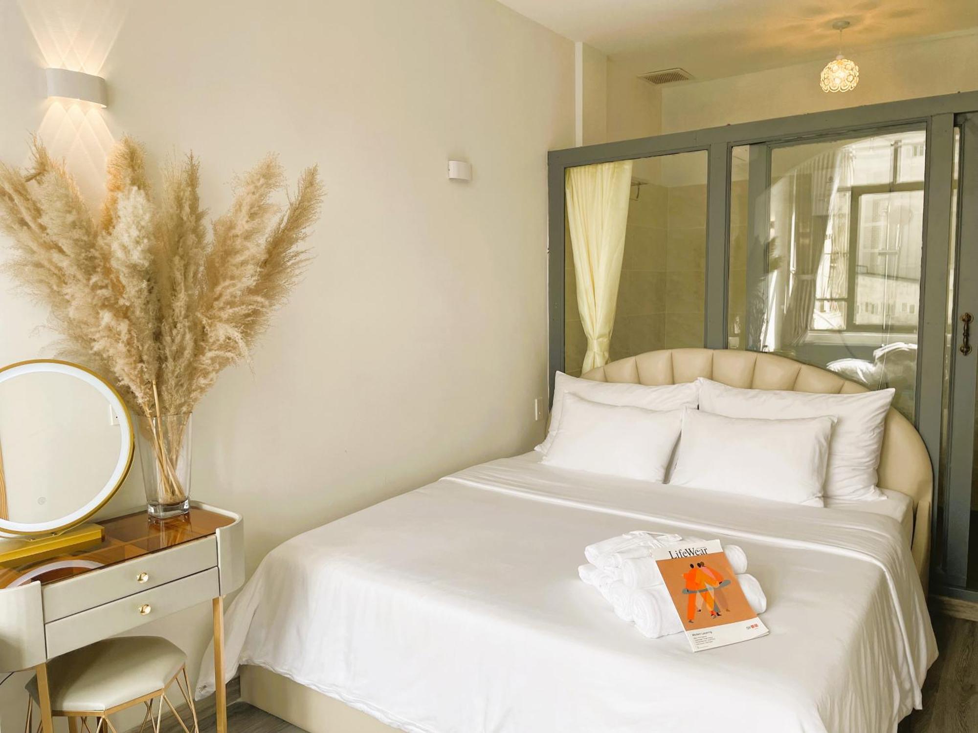 6Even Hotel - Have A Staycation In The Cafe Apartments Building ホーチミン市 エクステリア 写真