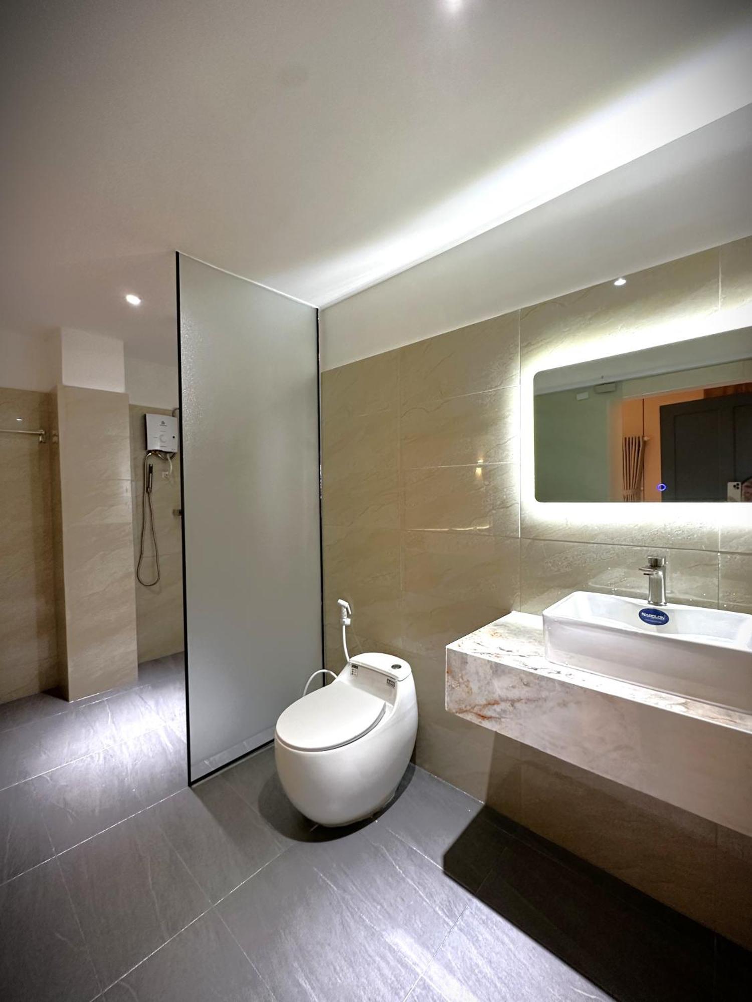 6Even Hotel - Have A Staycation In The Cafe Apartments Building ホーチミン市 エクステリア 写真