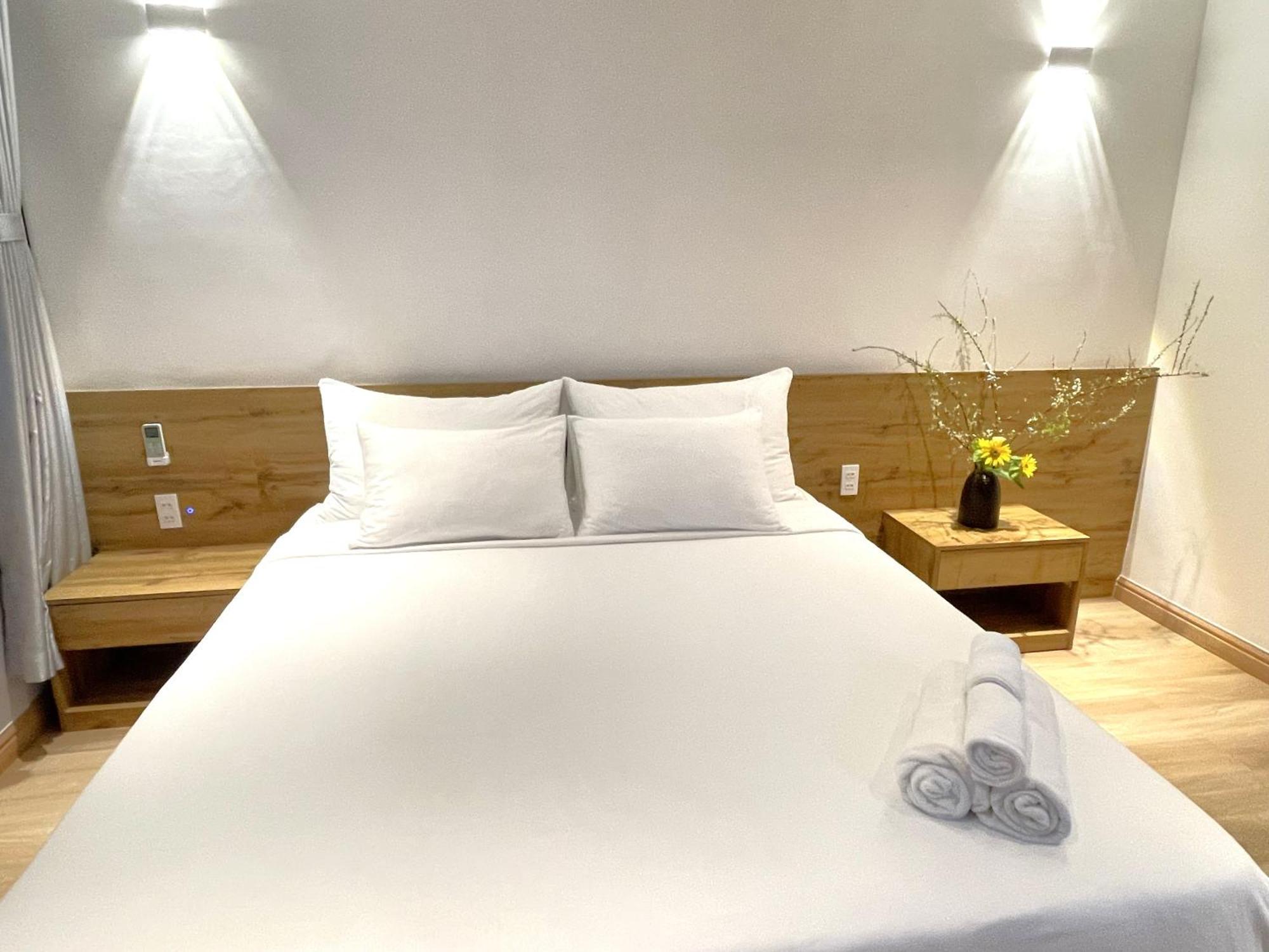 6Even Hotel - Have A Staycation In The Cafe Apartments Building ホーチミン市 エクステリア 写真